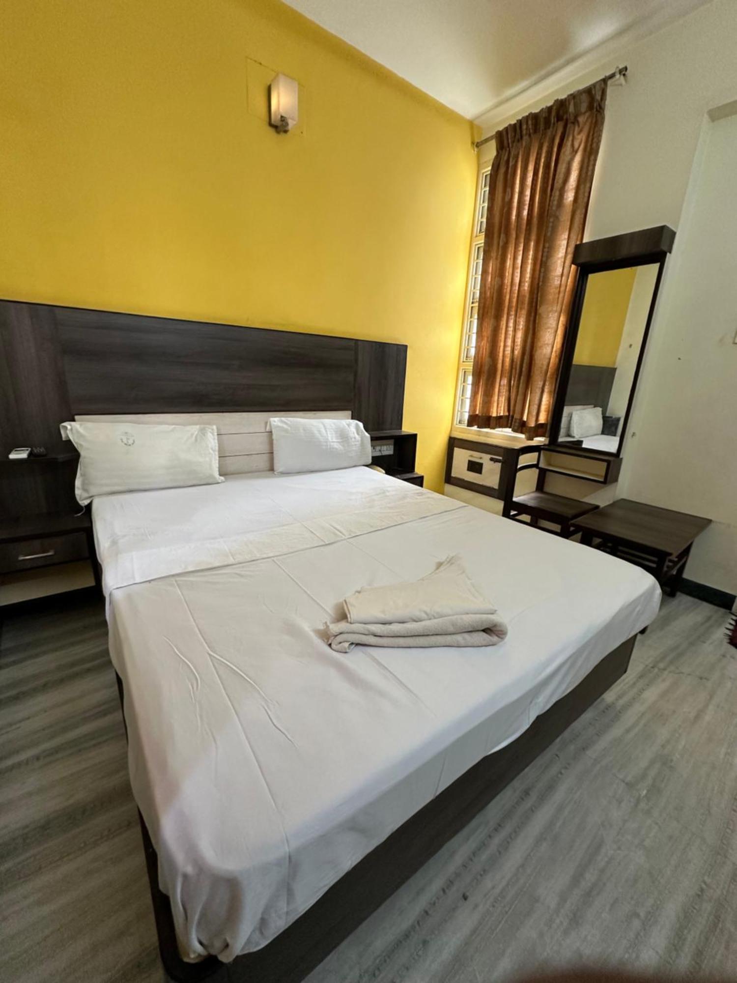Hotel Priya Towers Nāmakkal Exterior foto